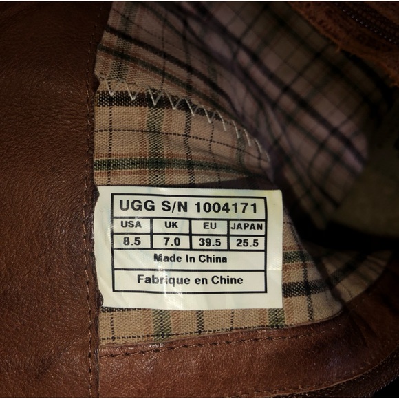Women’s Ugg Mid Length Boots - Picture 3 of 6